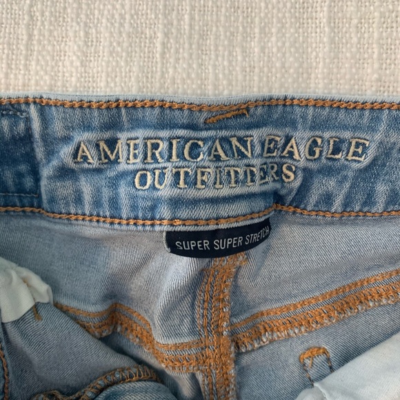 light wash AE jean shorts - Picture 3 of 4